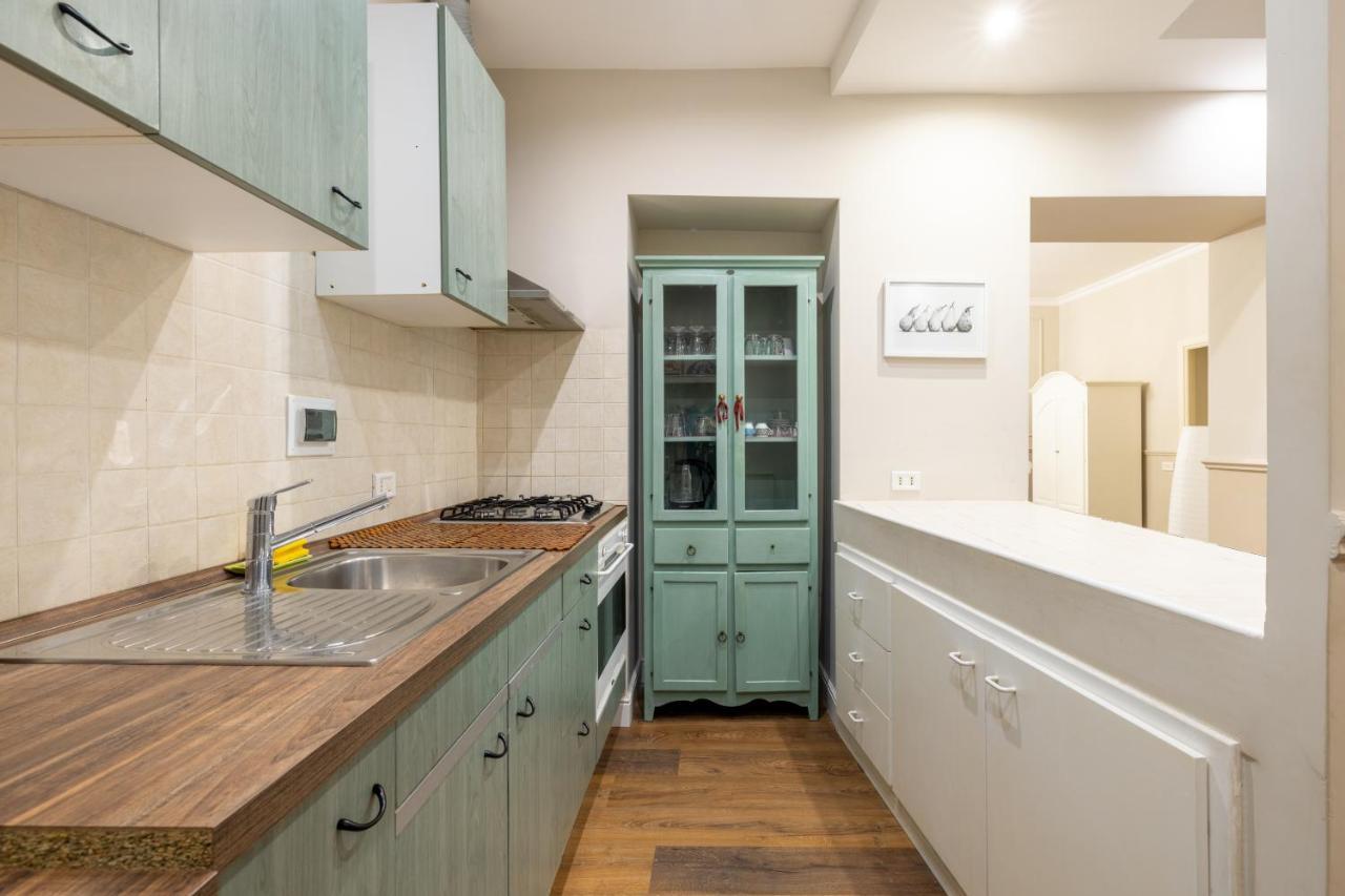 Charming Apartment With Patio A Few Steps From Colosseum Exterior foto